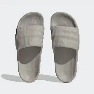 Chanclas Adidas Adilette 22 dos colores : Comodidad para tu día a día - Imagen 3