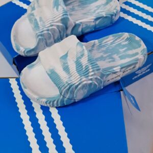 Chanclas Adidas Adilette 22 dos colores : Comodidad para tu día a día - Imagen 2