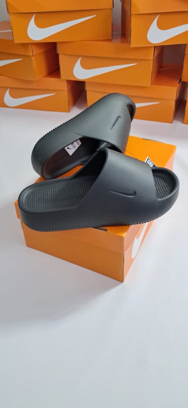 nike calm negro