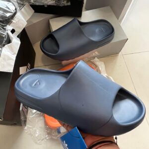 Sandalia Yeezy Slide - Imagen 3